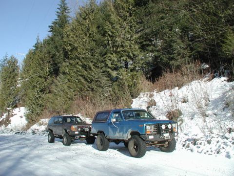 1985 Ford Bronco - Lunch break.