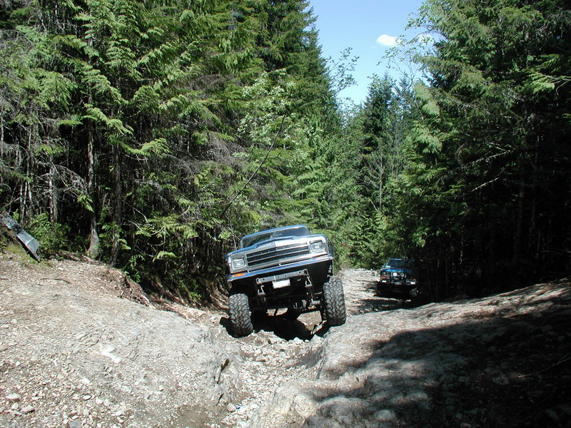 The V-rock on the trail to Sunrise Lake.