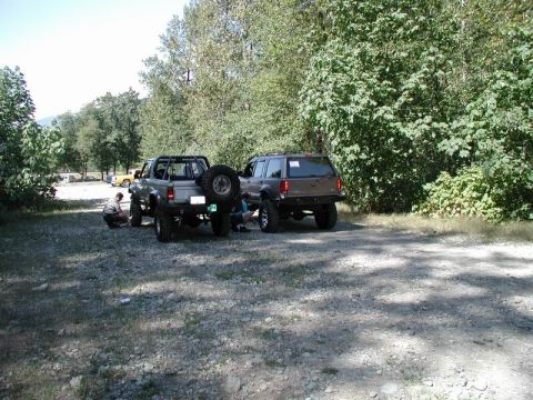 1985 Ford Bronco - Airing down at the hatchery.