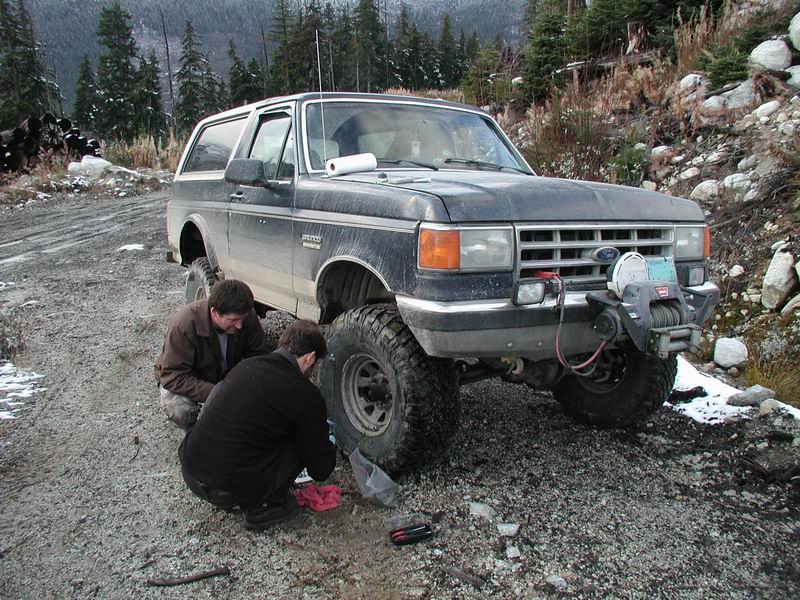 Tracy broke a hub, so we took a break and Indir swapped it out for a new one.