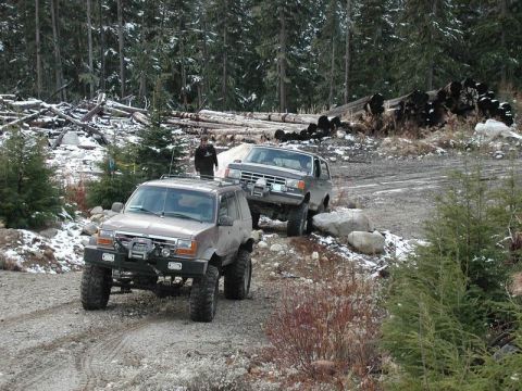 1985 Ford Bronco - Tracy testing the new hub.