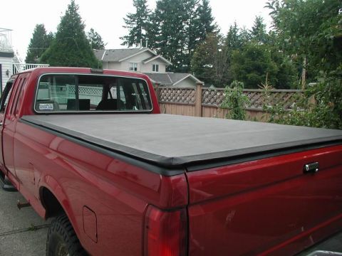 1990 Ford F-250 - The tonneau cover sitting flat.