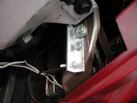 1990 Ford F-250 - Bracket for the hand throttle.