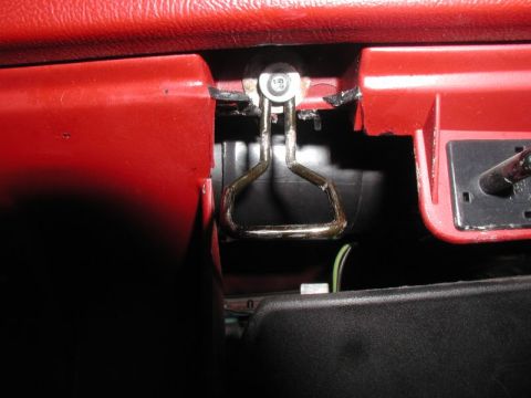 1990 Ford F-250 - This is what I found. Whatever was supposed to be there was broken and gone, and the previouse owner rigged this up. There was also a large…
