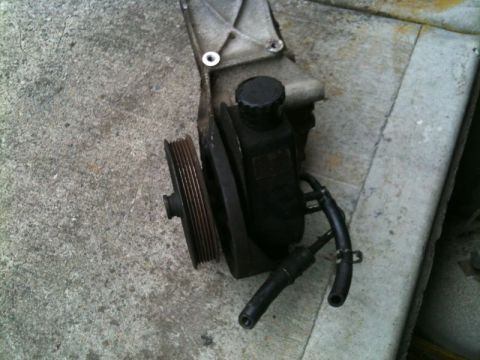 1990 Ford F-250 - Bracket #F3UA-3C511-BA (same as F4UZ-3C511-A).