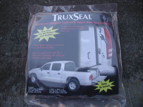 1990 Ford F-250 - Picked up some Truxedo #1703206 tailgate seal to most of the dust out.