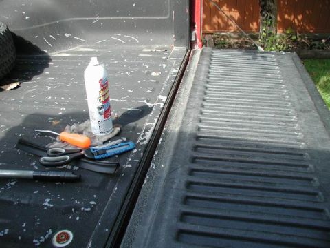 1990 Ford F-250 - Tailgate seal in position.