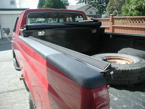 1990 Ford F-250 - Side rails in place.