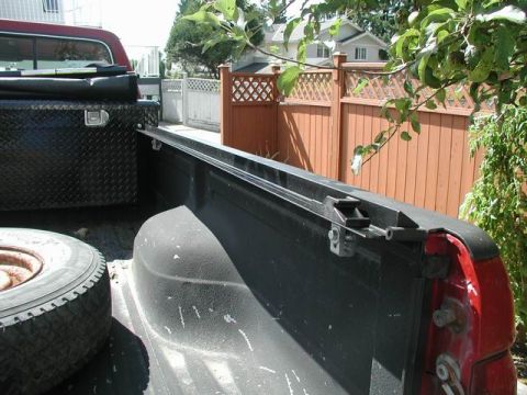 1990 Ford F-250 - Side rails in place.