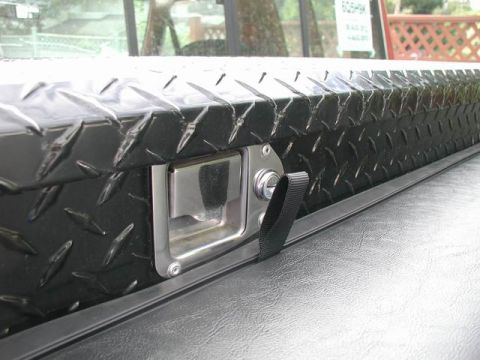 1990 Ford F-250 - Left sdie: the strap may get annoying.