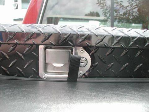 1990 Ford F-250 - Left sdie: the strap may get annoying.