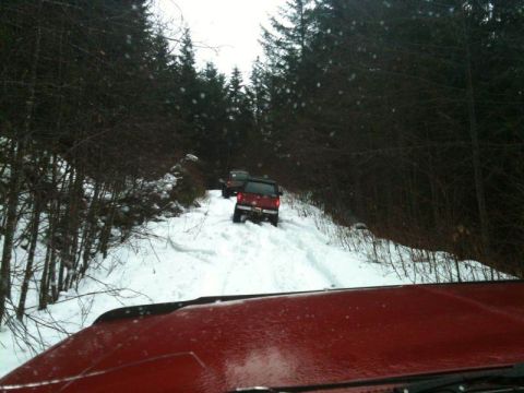 1990 Ford F-250 - I let the two Explorers go past me.
