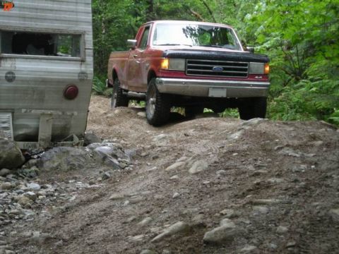 1990 Ford F-250 - It is not to often that you get to squeeze past an abandoned trailer on the trail.