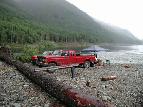 1990 Ford F-250 - The rain was on and off all day.