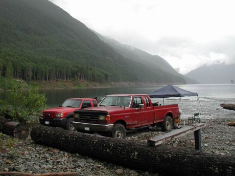1990 Ford F-250 - The rain was on and off all day.