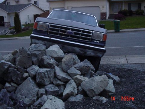 1987 Ford Bronco - hhhmmm bumber didnt like it much, hangs down too damn low