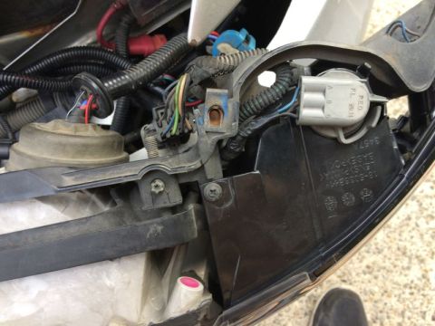 2002 Pontiac Grand Prix - Images to help me try and figure out why the corner lights sit crooked.....