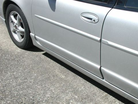 2002 Pontiac Grand Prix - Molding re-installed. Normally I use a heatgun when doing this type of work, but it was very warm today so I used the sun as my heatgun.