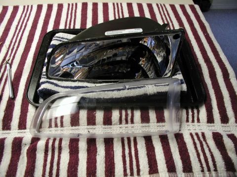 2002 Pontiac Grand Prix - Lens separated.