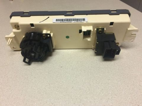 2002 Pontiac Grand Prix - Used HVAC controller.