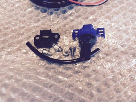 2002 Pontiac Grand Prix - Remove the screws, mounting piece and the plug.