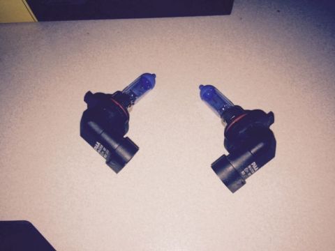2002 Pontiac Grand Prix - To make the 9006 plug, I got some burnt out 9006 bulbs.