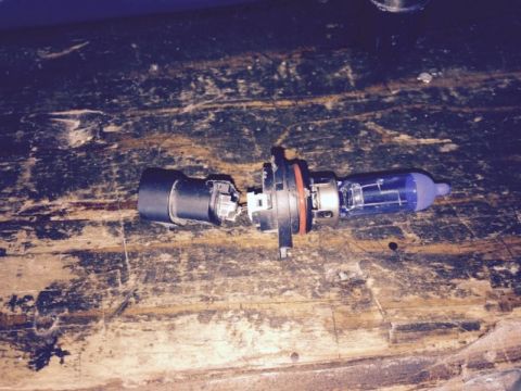 2002 Pontiac Grand Prix - Wiggle the two pieces until the wires break.