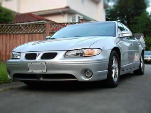 Silver 2002 Pontiac Grand Prix front quarter view