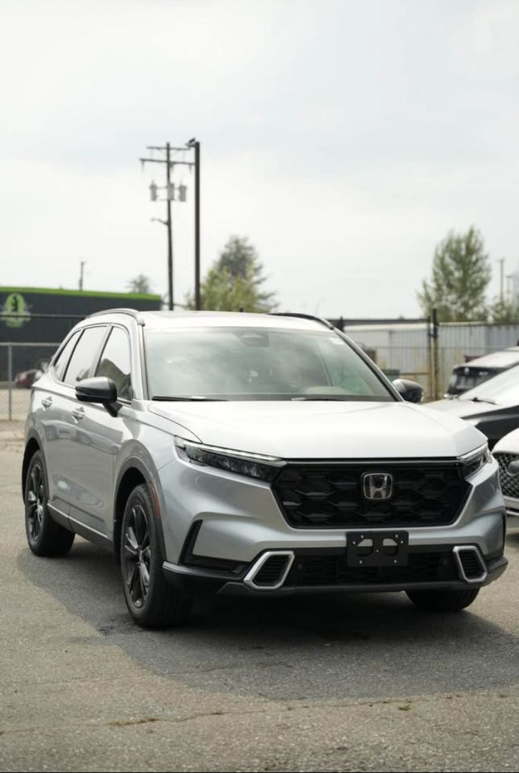 Silver Honda CR-V front 3/4 view