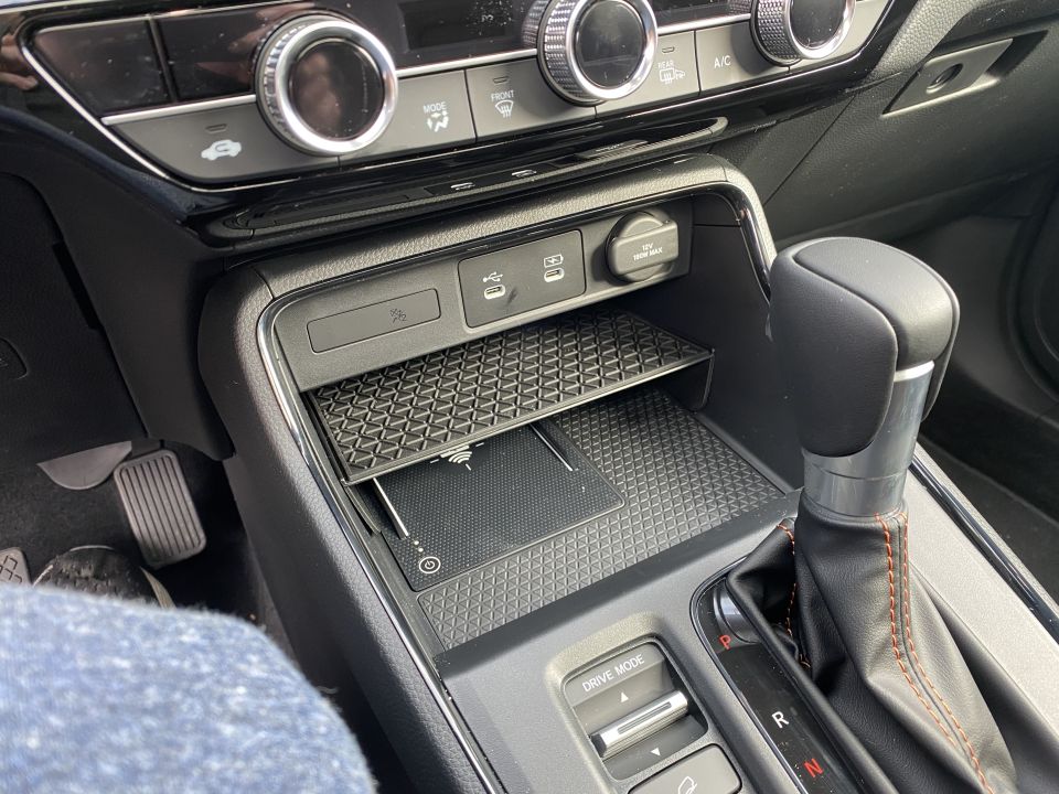 Install the front tray.