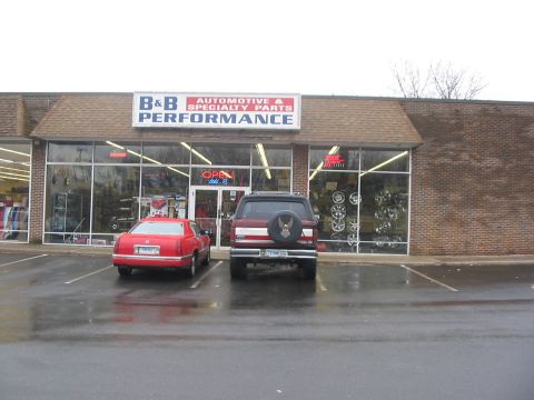 1989 Ford Bronco - Another shot of the Bronco in Front of B&B