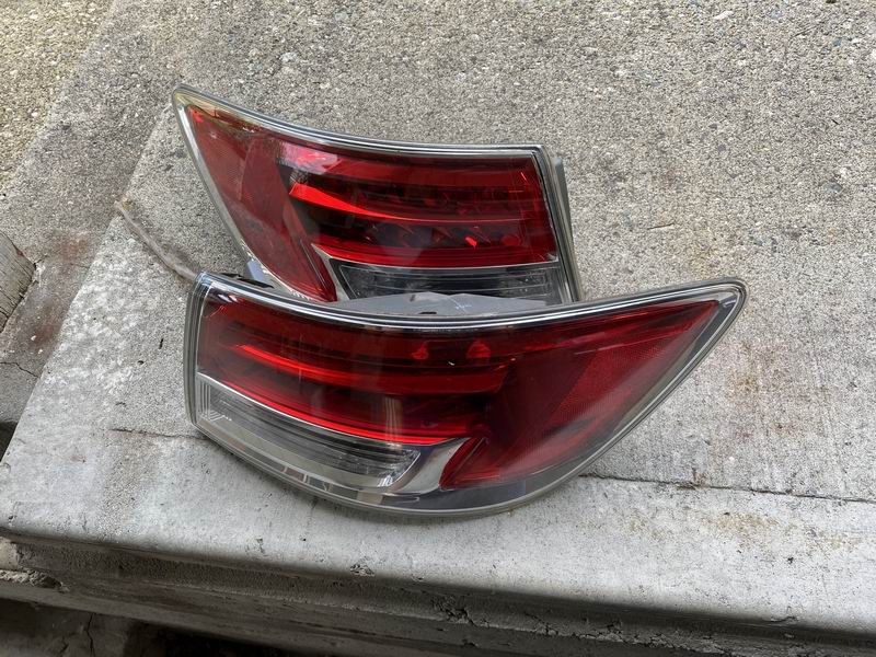 Pair of red and clear aftermarket tail lights for a Mazda CX-9
