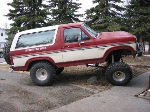 1985 Ford Bronco - After Solid Axle Swap - Forward Passanger Side