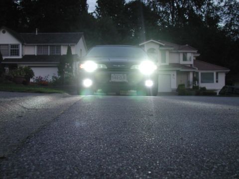 1990 Ford Thunderbird - Headlights and driving lights, camera at ground level, flash off.