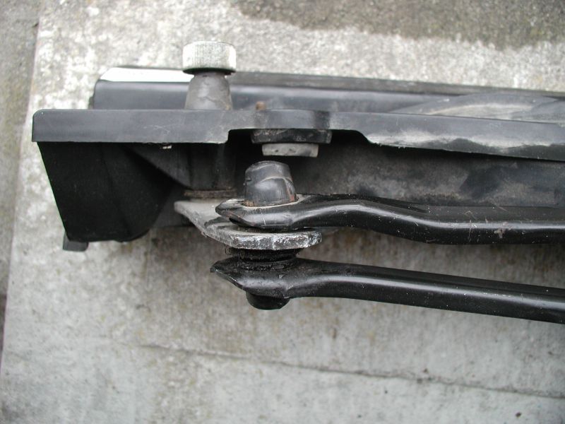 Side profile of the left pivot.