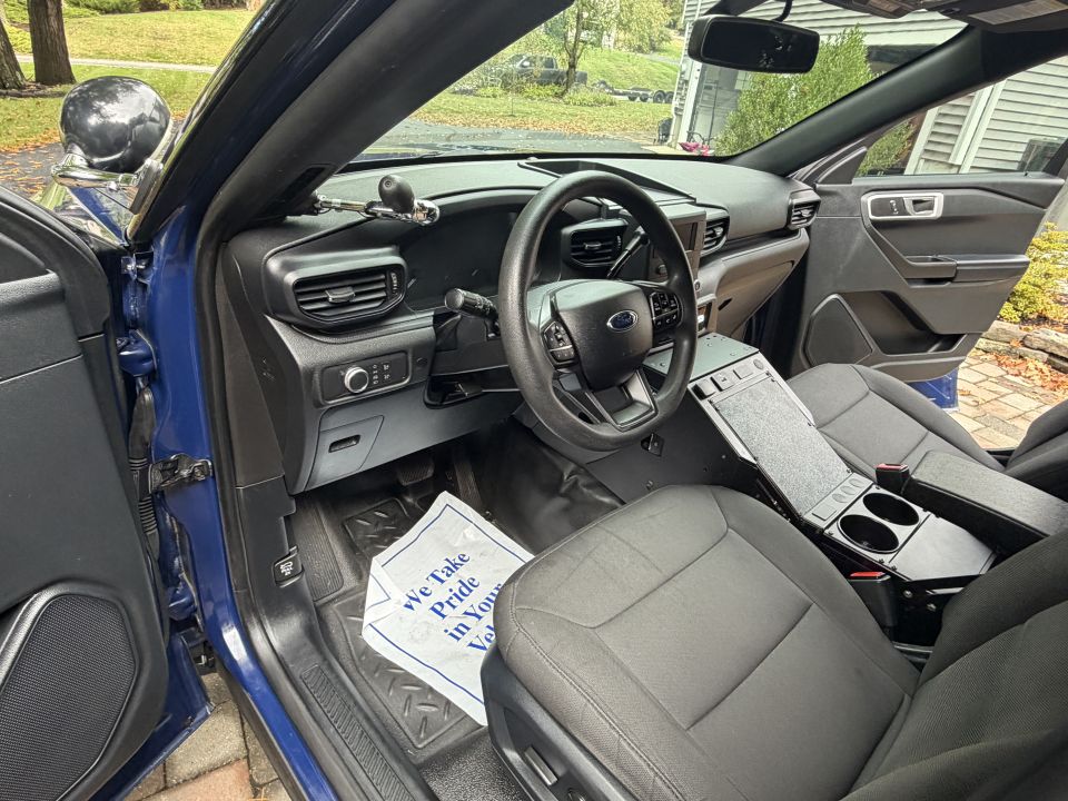 2001 Ford Crown Victoria photo