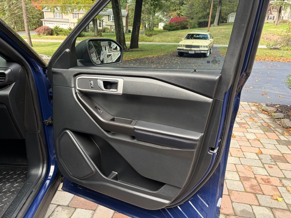 2001 Ford Crown Victoria photo