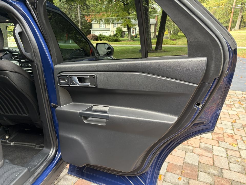 2001 Ford Crown Victoria photo
