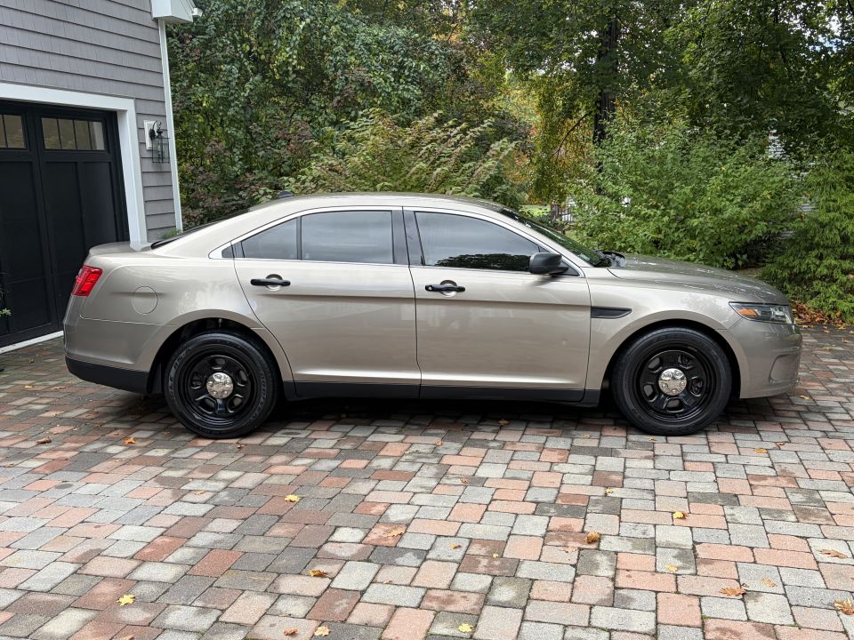 2001 Ford Crown Victoria photo