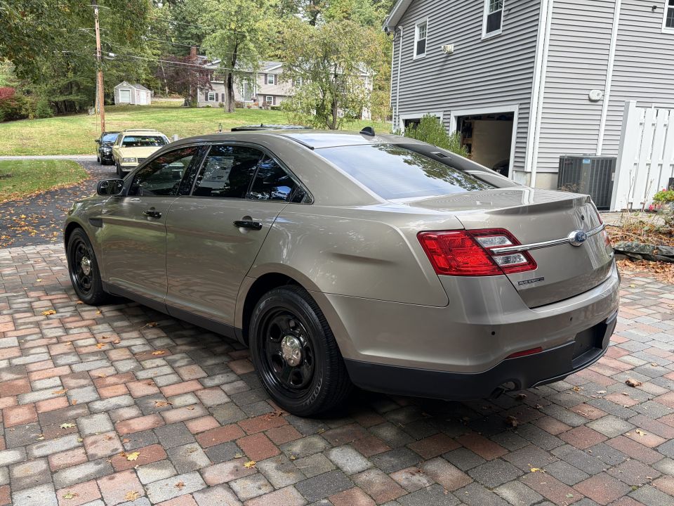 2001 Ford Crown Victoria photo