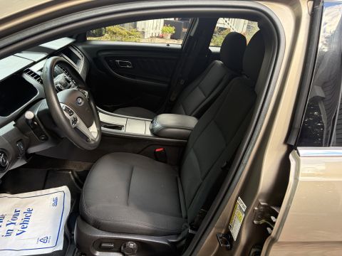 2001 Ford Crown Victoria photo