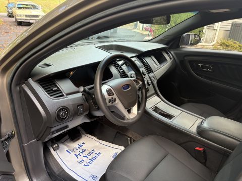 2001 Ford Crown Victoria photo