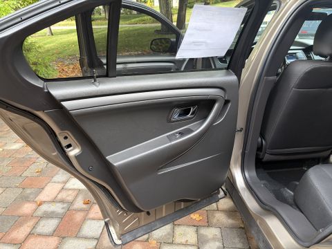 2001 Ford Crown Victoria photo