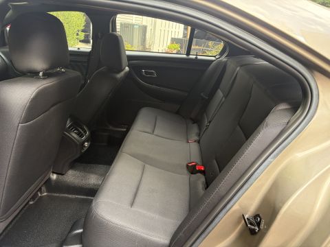 2001 Ford Crown Victoria photo