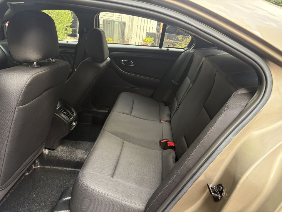 2001 Ford Crown Victoria photo