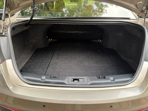 2001 Ford Crown Victoria photo