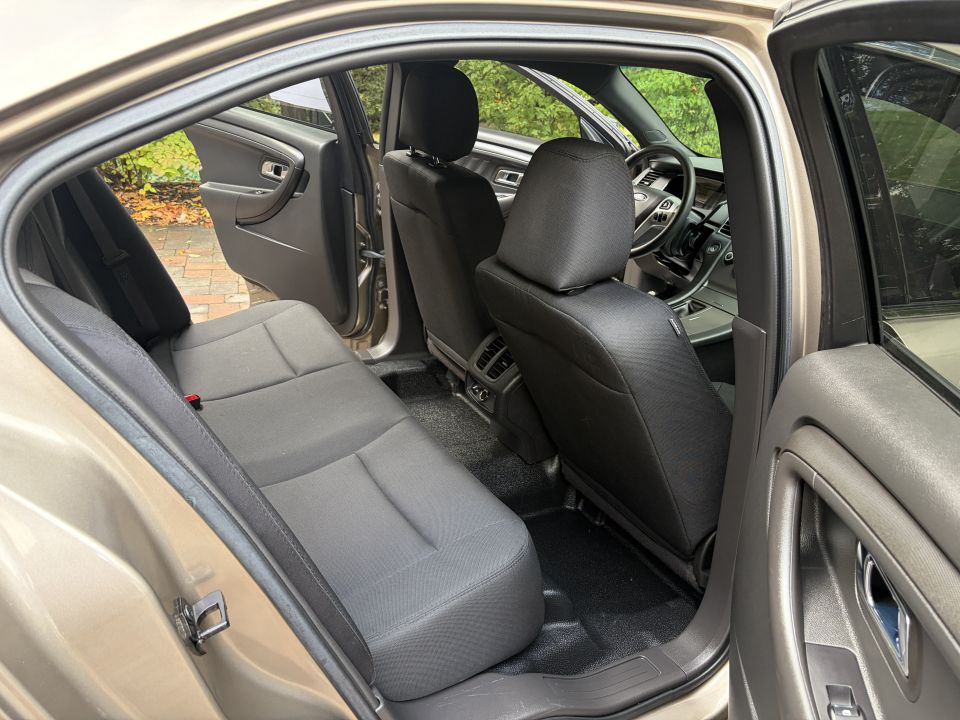 2001 Ford Crown Victoria photo