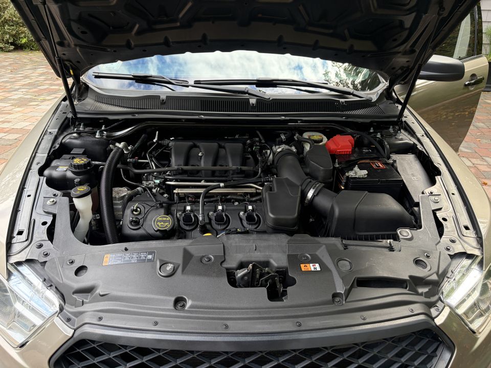 2001 Ford Crown Victoria photo