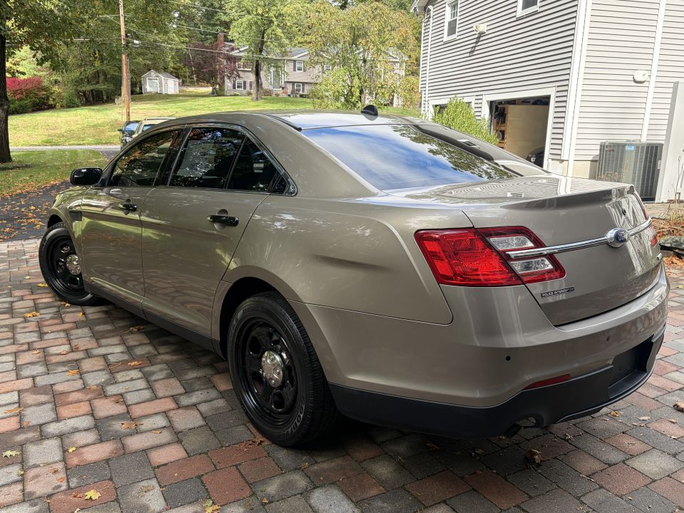 2001 Ford Crown Victoria photo
