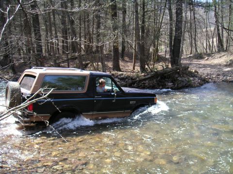 1994 Ford Bronco - bilzhorse takin' on the river